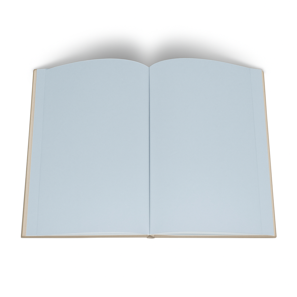 Carnet intime Voile de Lune Maison Arcane ouvert montrant les pages blanches de haute qualité.