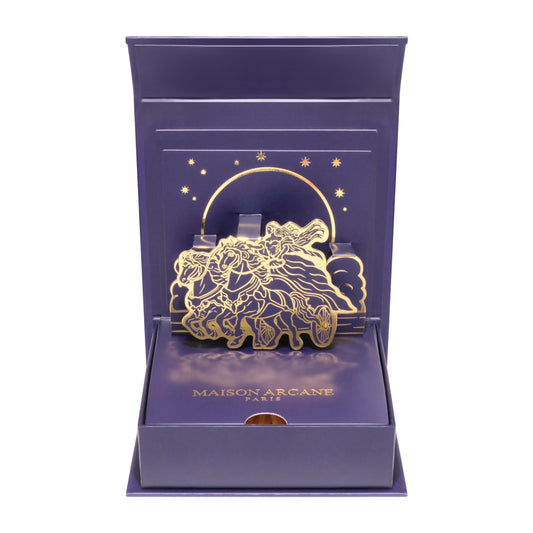 Coffret d’allumettes dorées La Cavalière des Étoiles ouvert, illustration design 3D intérieur détaillé.