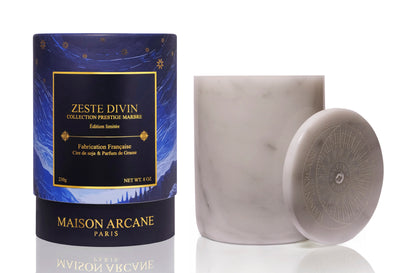 Bougie parfumée Maison Arcane Zeste Divin avec packaging.
