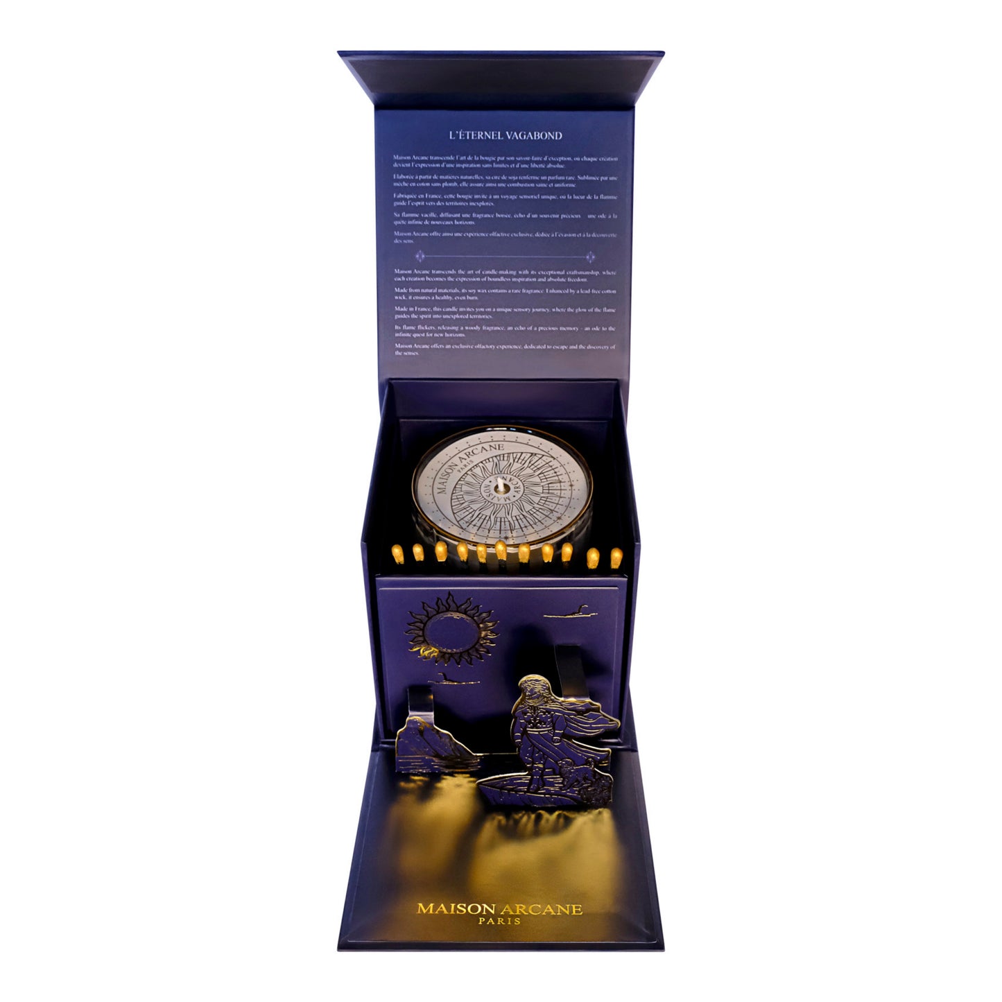 Boîte ouverte de la bougie Maison Arcane Signature Bois Nomade, présentation premium révélant le contenant en cristal.