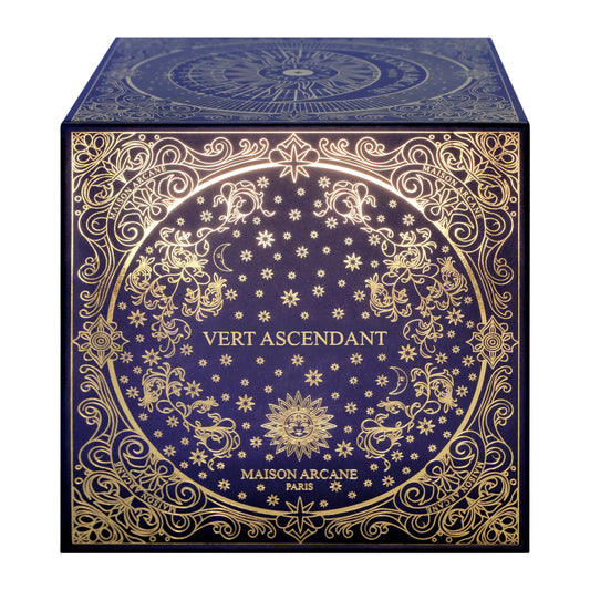 Boîte de la bougie Signature Vert Ascendant de Maison Arcane, emballage bleu marine élégant avec détails dorés, nom de la bougie parfumée visible.