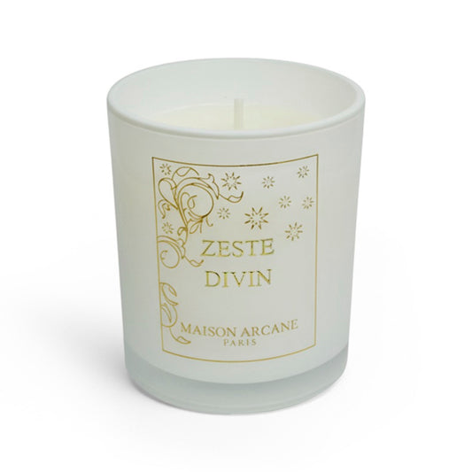 Bougie parfumée miniature Zeste Divin en verre laqué blanc, senteur hespéridée vivifiante et lumineuse, Maison Arcane.