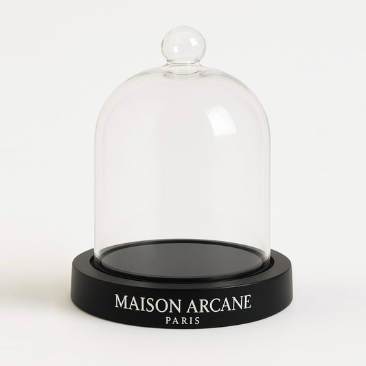 Cloche en verre gravée Maison Arcane pour bougie parfumée, accessoire élégant pour préserver le parfum et protéger la cire.
