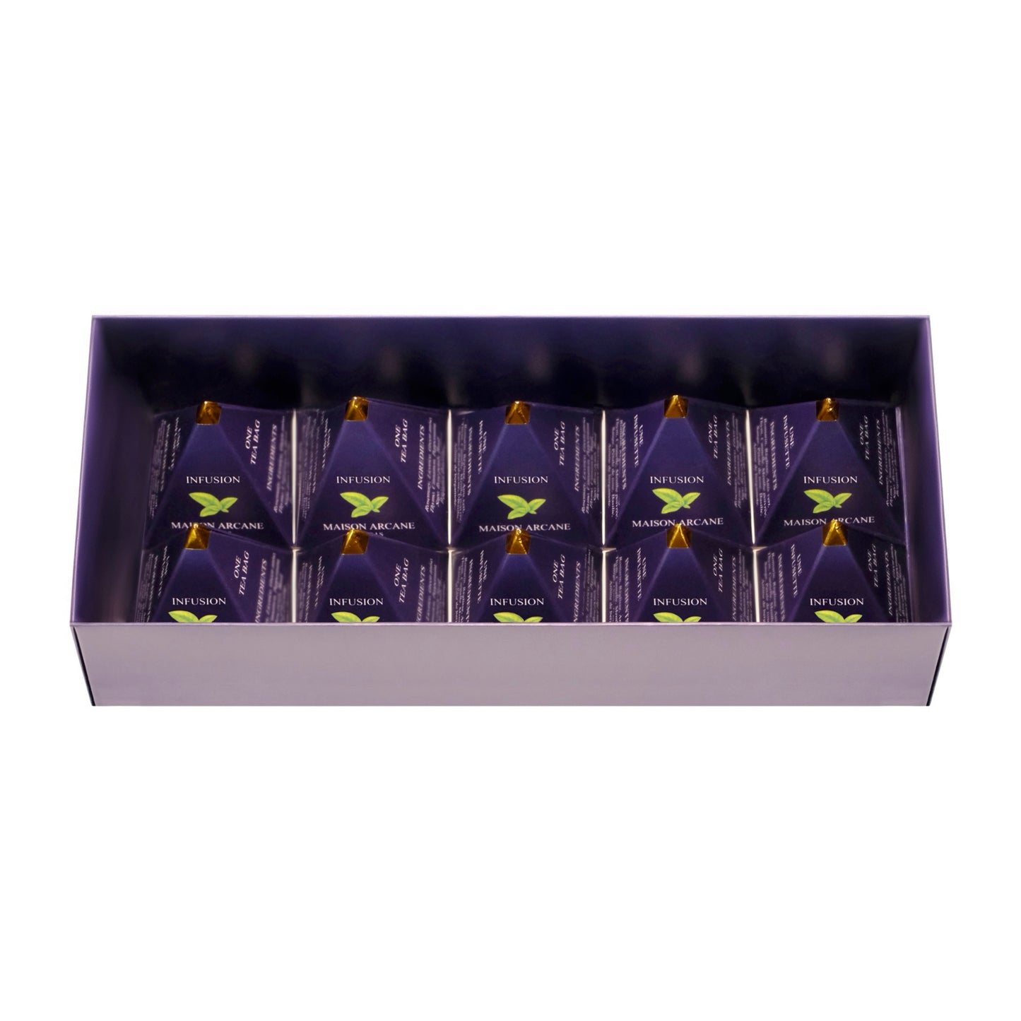 Coffret de thé ouvert Maison Arcane montrant les infusions parfumées dans leur packaging pyramidal à l’intérieur.