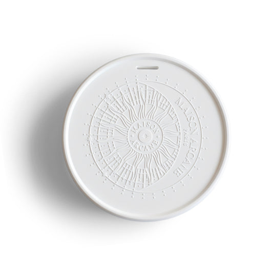 Pierre diffusante Signature Maison Arcane en gypse blanc pour diffusion d’essences parfumées dans l’intérieur.