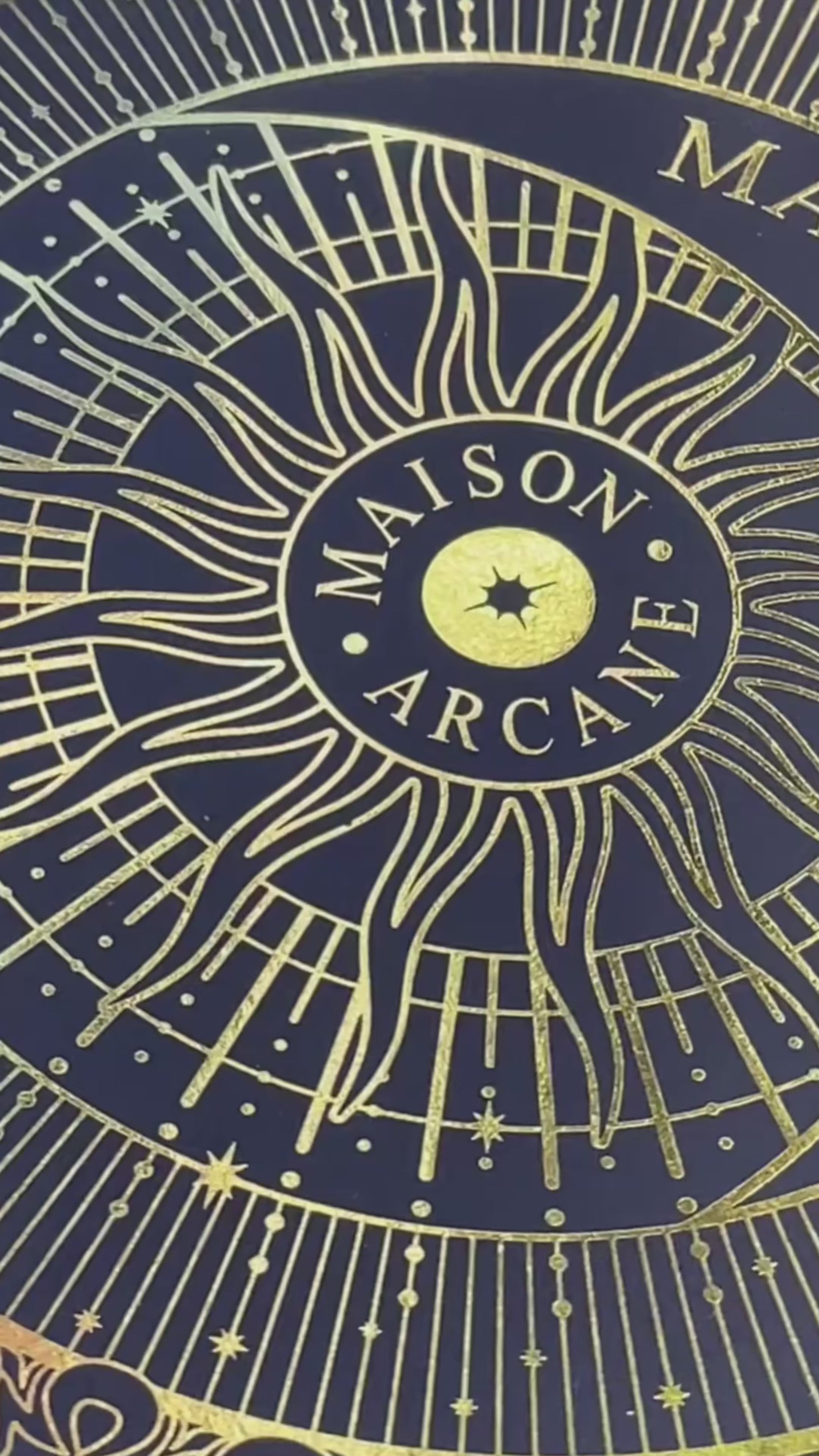 Charger la vidéo : vidéo unboxing bougie parfumée Signature Maison Arcane